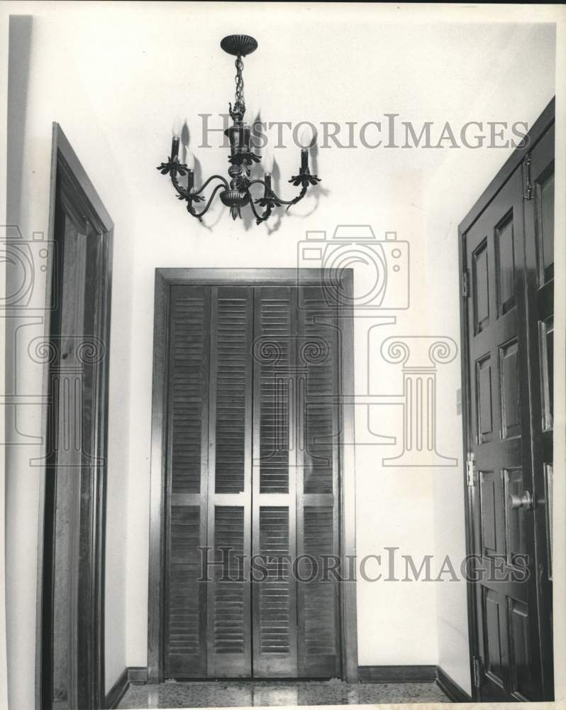 1967 Press Photo Elegant foyer shown in model - Parade of Homes - noc01791