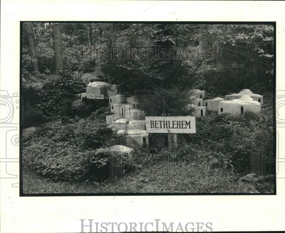 1982 Press Photo Stable is at left in Bethlehem model at Palestinian Gardens - Historic Images