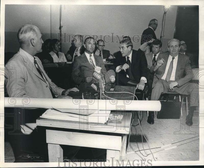 Load image into Gallery viewer, 1970 Press Photo Representative Hank Lauricella press conference, Louisiana
