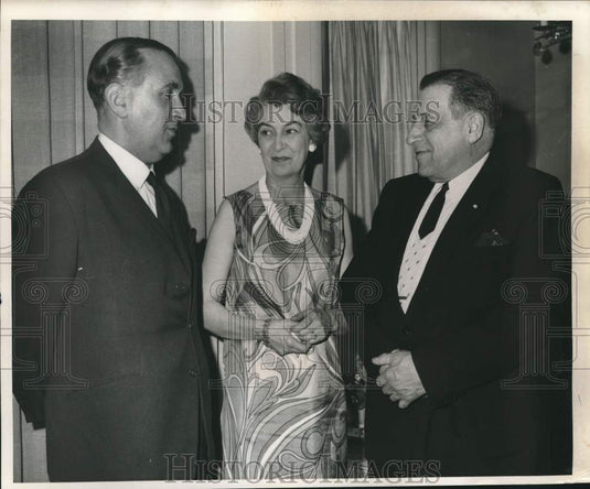 1968 Press Photo Mr. and Mrs. E.H. Nichols & Mr. Eberhard P. Deutsch in London- Historic Images