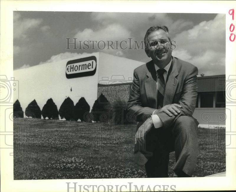 Load image into Gallery viewer, 1989 Press Photo R. Clayton Steele once managed Hormel and now up for sale
