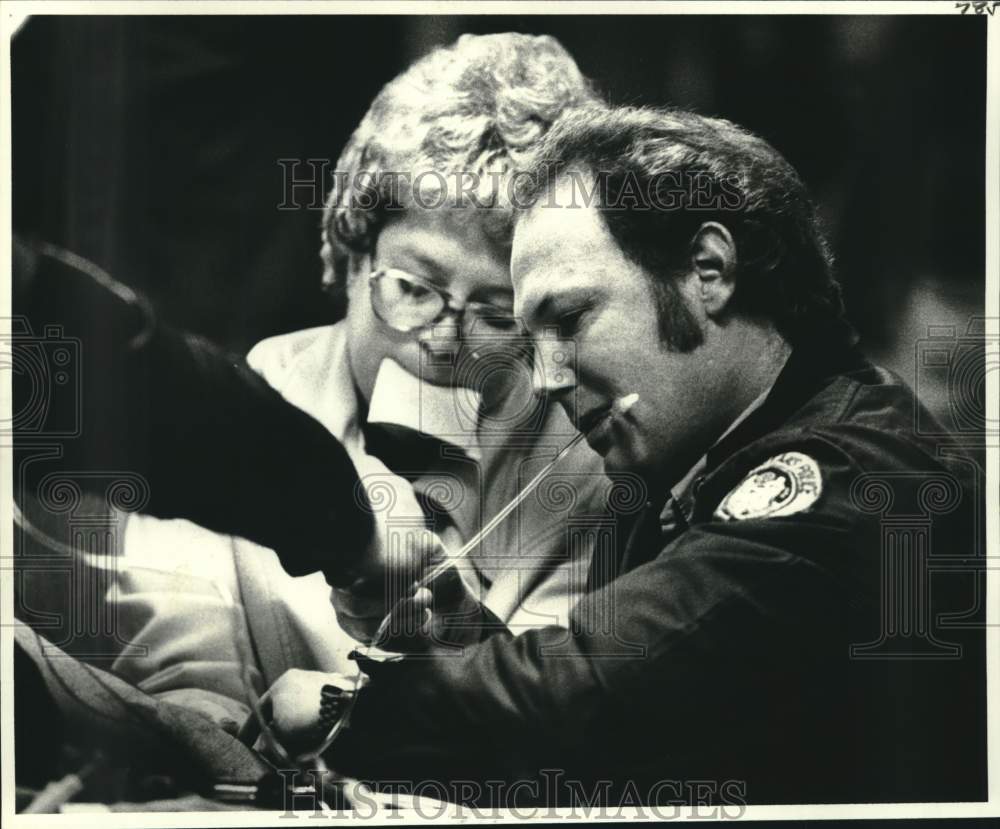 1979 Press Photo New Orleans paramedics during medical call - noc02286- Historic Images