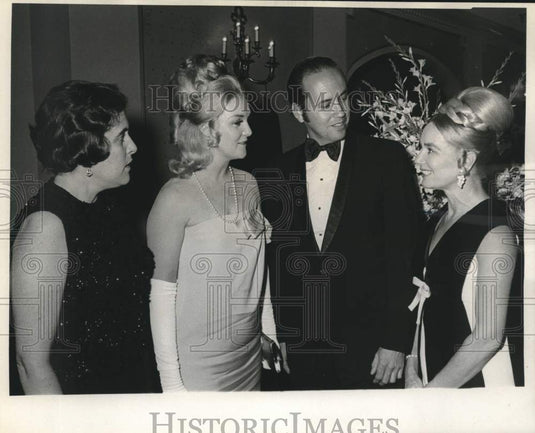 1969 Press Photo A group people during gala at Coker Room - noc02370