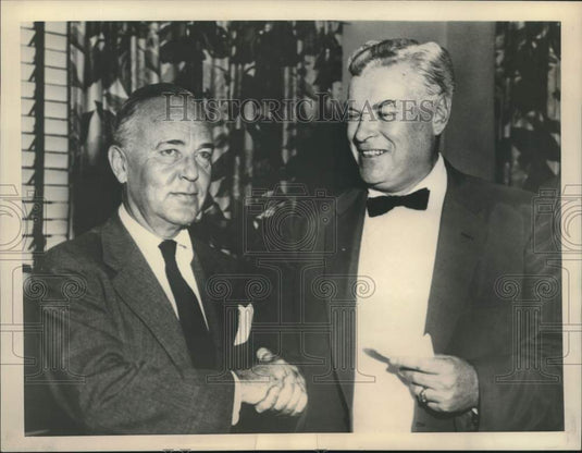 Press Photo US Steel negotiator and United Steel workers union pres. shake hands- Historic Images