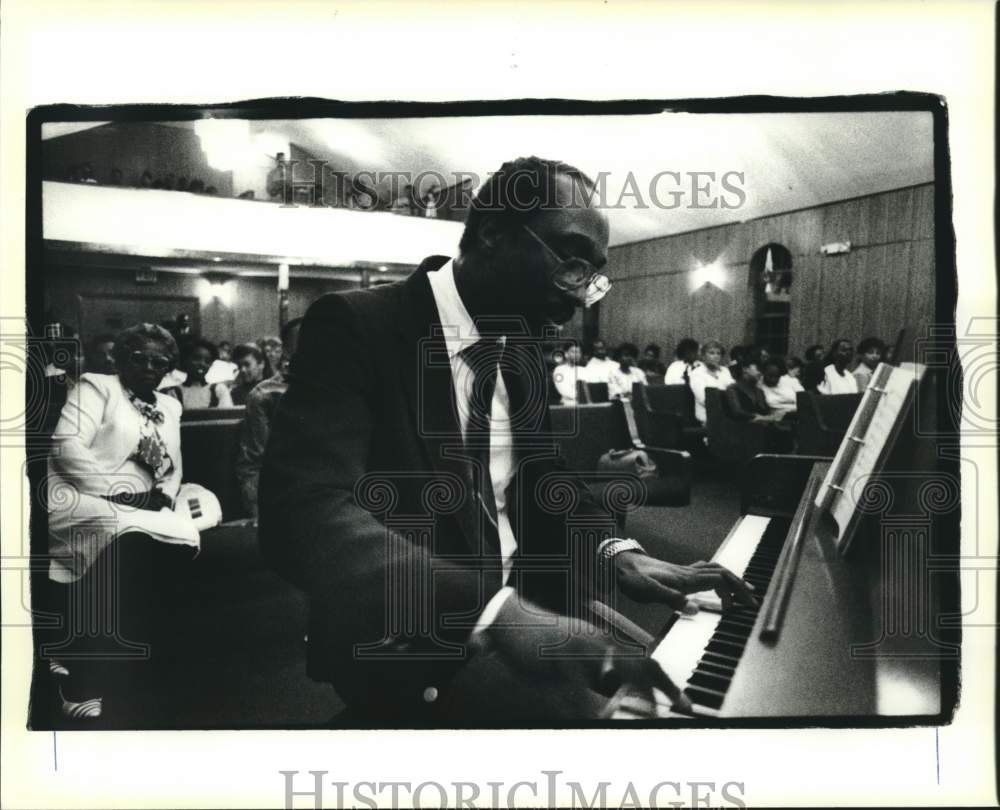 1990 Press Photo Kevin Stephens, M.D. at Gospel Extravaganza in New Orleans- Historic Images