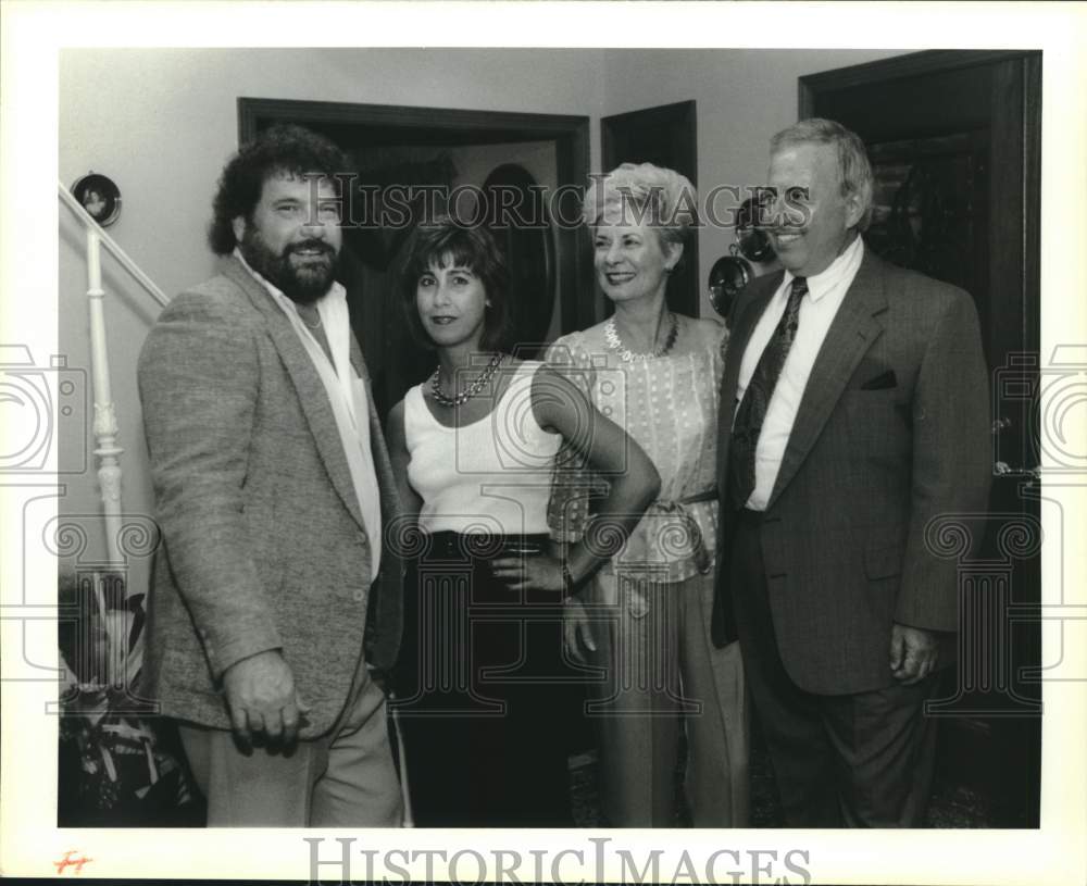 1993 Press Photo Special guests attending a Party for Singles Club- Historic Images