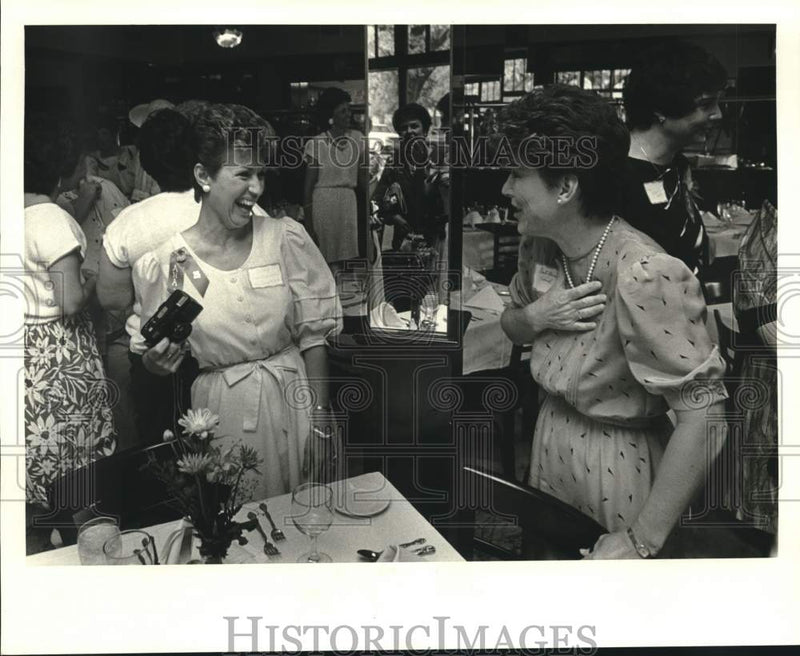 Load image into Gallery viewer, 1968 Press Photo Dotty Palmintier &amp; Gail Aucoin Cheek, Holy Angels class reunion

