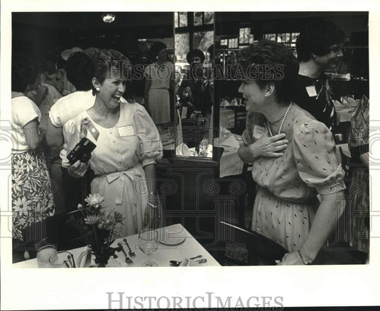 1968 Press Photo Dotty Palmintier & Gail Aucoin Cheek, Holy Angels class reunion