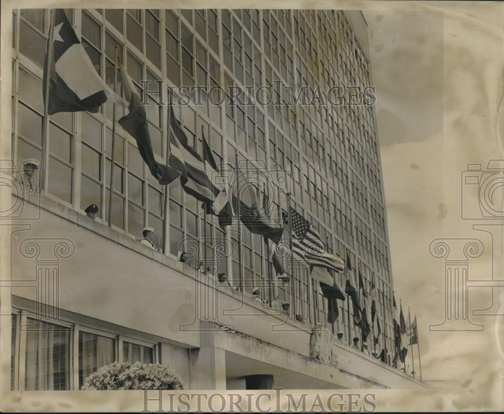 1963 Press Photo Flag Raising on Pan-American Day at City Hall in New Orleans