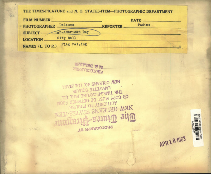 Load image into Gallery viewer, 1963 Press Photo Flag Raising on Pan-American Day at City Hall in New Orleans
