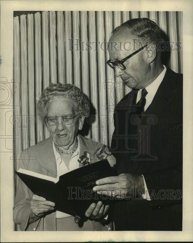 1965 Press Photo Tulane Law Review - Marguerite Stein and George Wilson- Historic Images