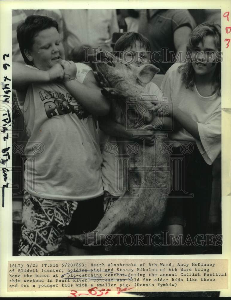 1989 Press Photo Children Involved in Pig-Catching Contest at Catfish Festival- Historic Images