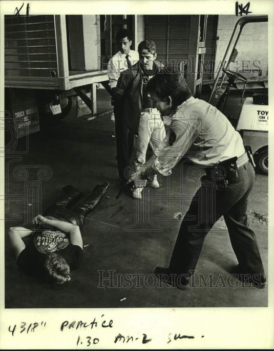 1983 Press Photo New Orleans Police Department - Leonard Standige in Training- Historic Images