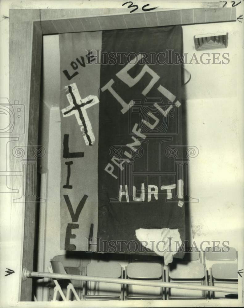 1969 Press Photo Parkway Presbyterian Church - &quot;Love is Painful&quot; Sign, Metairie- Historic Images