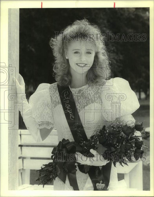 1990 Press Photo Stacy Pollard, Reigning Queen, at Bayou Liberty Pirogue Races- Historic Images