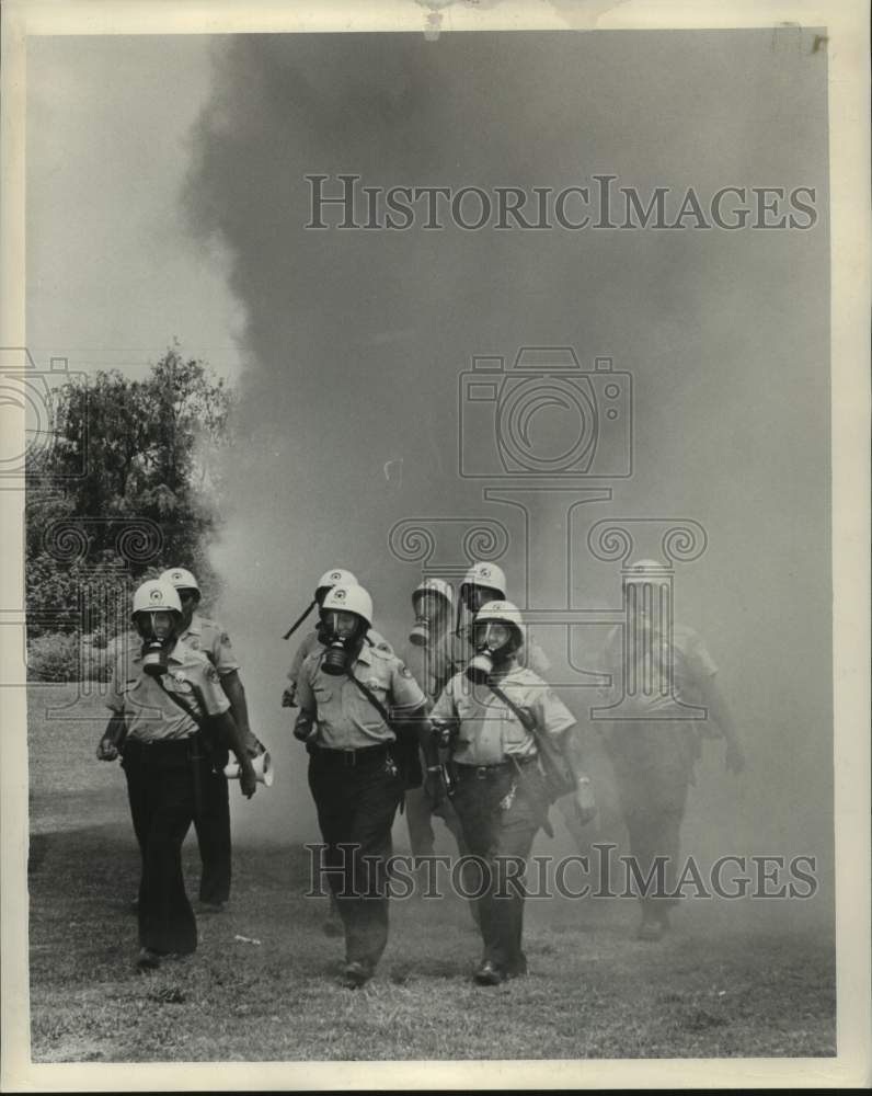 Load image into Gallery viewer, 1963 Press Photo Police Demonstrate Use of Smoke Masks at Police Range
