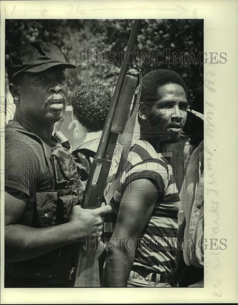 1985 Press Photo New Orleans SWAT Team Arrests Terera Marks After Hostage Taking- Historic Images