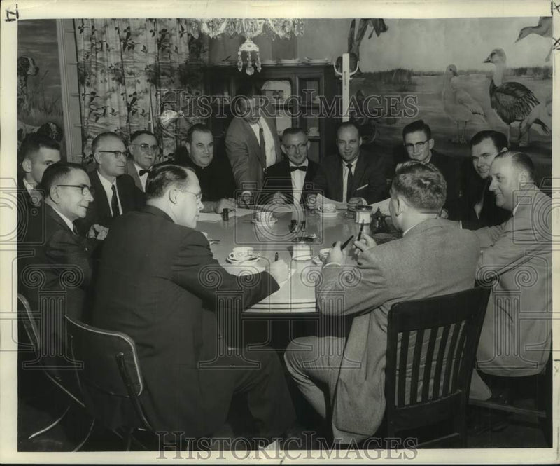 Load image into Gallery viewer, 1959 Press Photo Prison Chaplains Advisory Council Meeting, New Orleans
