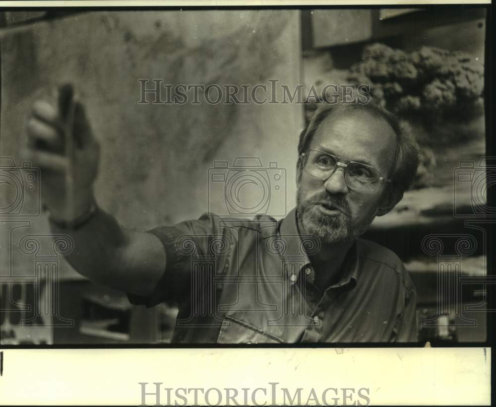 1981 Press Photo Tulane University professor of geology Ron Parsley teaches- Historic Images