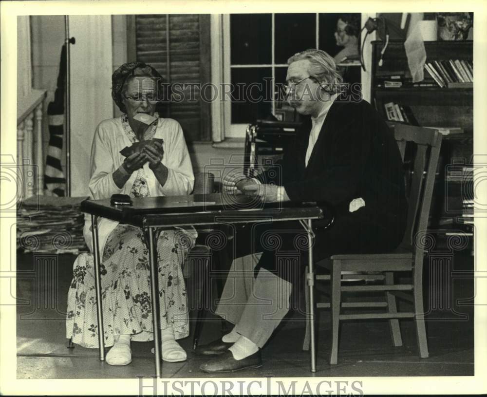 1989 Press Photo Playmakers Theater- Donna Heier, Danny Hanemann, &quot;The Gin Game&quot;- Historic Images