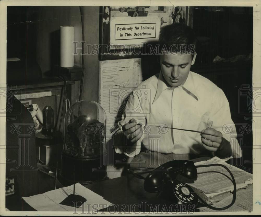 1949 Press Photo Marshall Grundmann, sports writer for The Times-Picayune