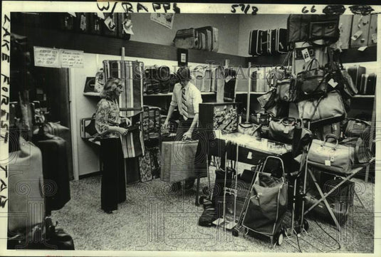 1979 Press Photo Rapp's Luggage and Gifts at the Plaza in Lake Forest - Historic Images