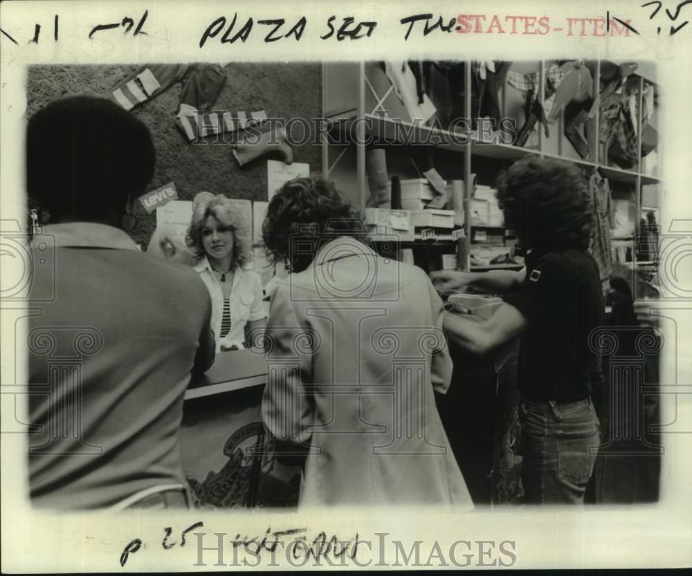 1977 Press Photo All American Jeans, sportswear store in The Plaza-Lake Forest