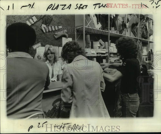 1977 Press Photo All American Jeans, sportswear store in The Plaza-Lake Forest