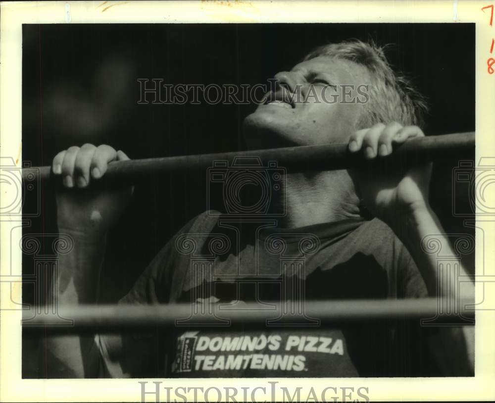 1988 Press Photo Keith Pitman of Riverdale High trains for Special Olympics- Historic Images