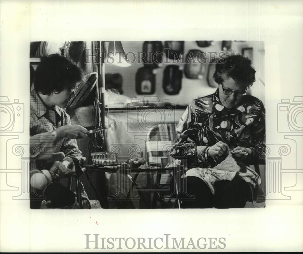 1984 Press Photo Women sewing at Ponchato Country Market - noc03826