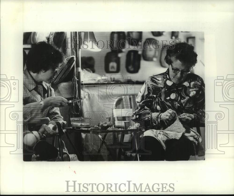 Load image into Gallery viewer, 1984 Press Photo Women sewing at Ponchato Country Market - noc03826
