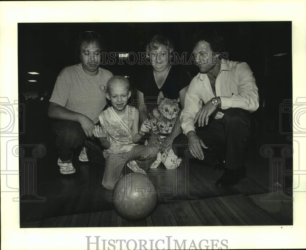 1986 Press Photo Young Melissa Poole and company at Expressway Bowling Lanes- Historic Images