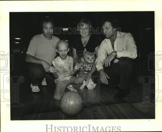 1986 Press Photo Young Melissa Poole and company at Expressway Bowling Lanes- Historic Images