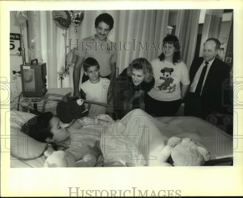 1989 Press Photo Slidell Memorial Hospital - Kristie Pommier and Family- Historic Images