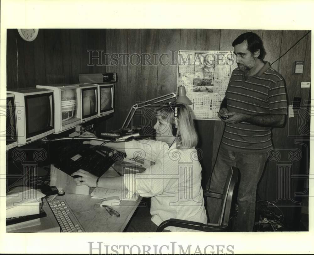 1988 Press Photo Traffic Reporters Cindy &amp; Joe Pollet Work From Mid-City Office- Historic Images