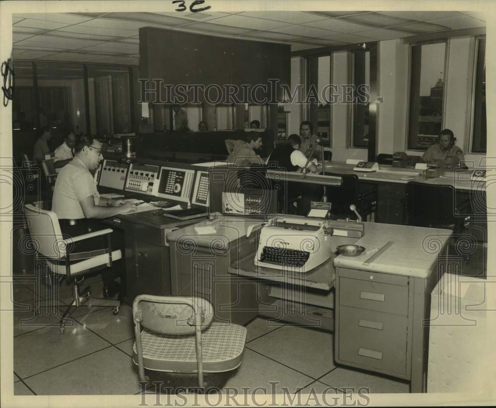 1968 Press Photo New Orleans Police - Frank Luizzo In Open-Concept Office- Historic Images