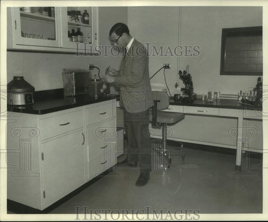 1968 Press Photo New Orleans Police Administrator in New Office - noc04056