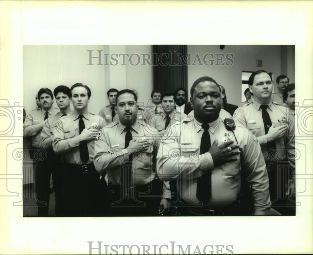 1995 Press Photo New Orleans Policemen Pledging Allegiance During Ceremony- Historic Images