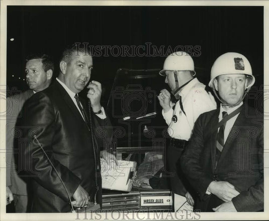 1968 Press Photo New Orleans police officers monitor riots - noc04130