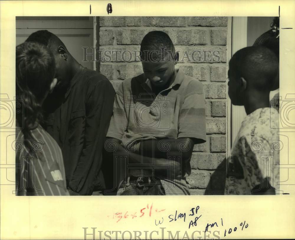 1993 Press Photo Steven Poole mourns shooting death of his brother, Derrick- Historic Images