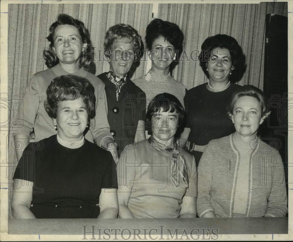 1970 Press Photo Mrs. Robert G. Poole, fellow Ladies St. John Golf Club officers- Historic Images