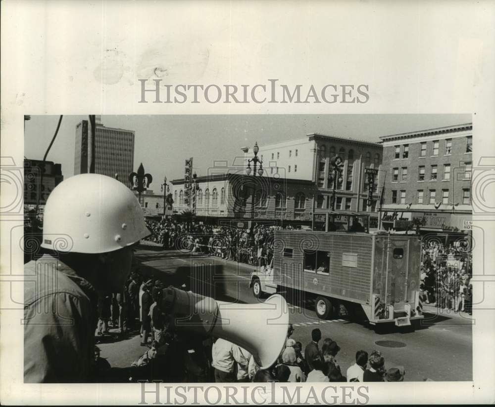 1969 Press Photo New Orleans Police Strike - Striker with Bullhorn- Historic Images