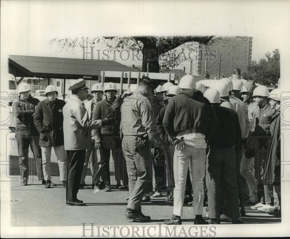 1969 Press Photo New Orleans Police Strike - Strikers in Helmets - noc04256