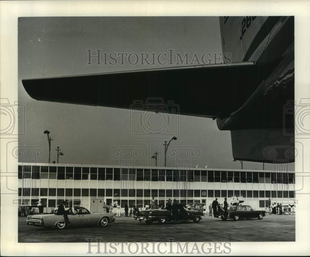 1964 Press Photo New Orleans Police Strike - Cars at Police Headquarters