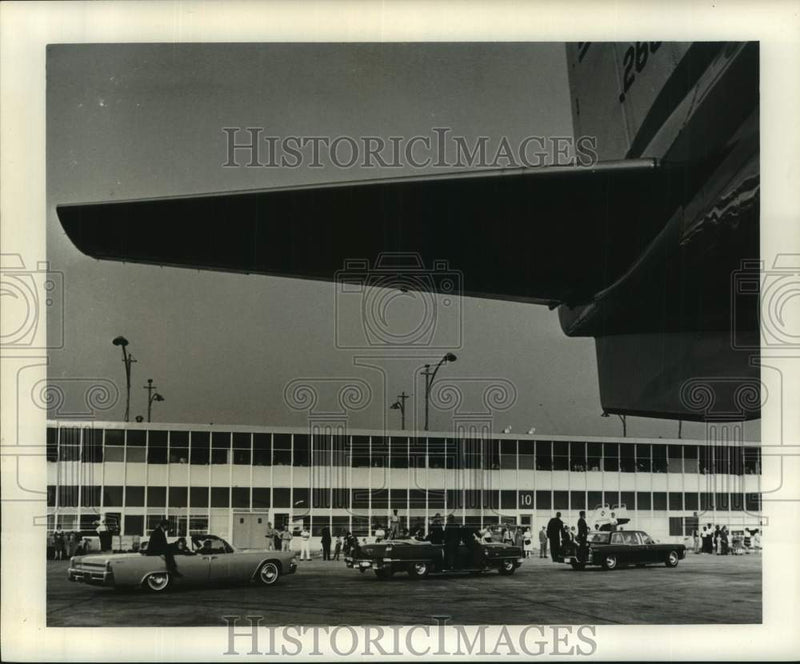 Load image into Gallery viewer, 1964 Press Photo New Orleans Police Strike - Cars at Police Headquarters
