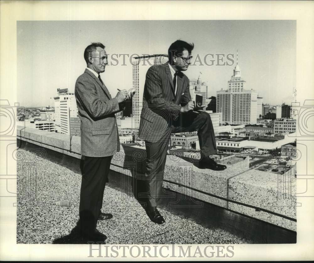 1964 Press Photo New Orleans Police Strike - Men Take Notes - noc04270