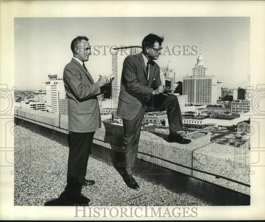 1964 Press Photo New Orleans Police Strike - Men Take Notes - noc04270