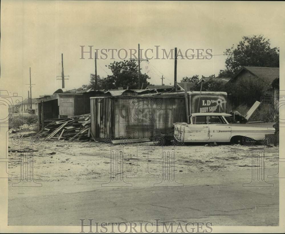 1970 Press Photo Trash and junk car at 9000 Hickory in Louisiana - noc04315- Historic Images