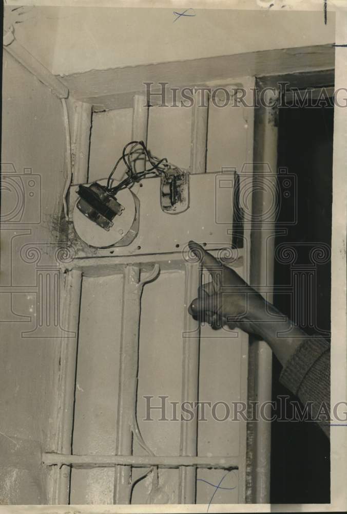 1967 Press Photo Exposed wires need repair at New Orleans Parish Prison