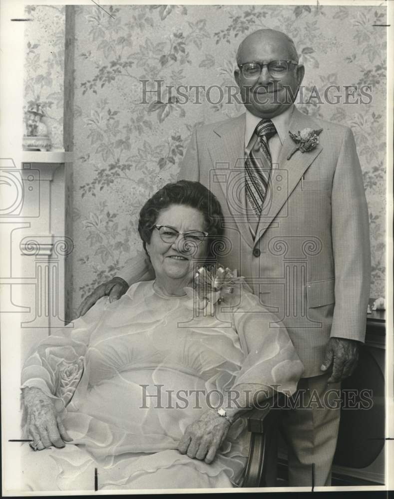 Load image into Gallery viewer, 1977 Press Photo Mr. &amp; Mrs. Anthony Pasqua celebrate golden wedding anniversary
